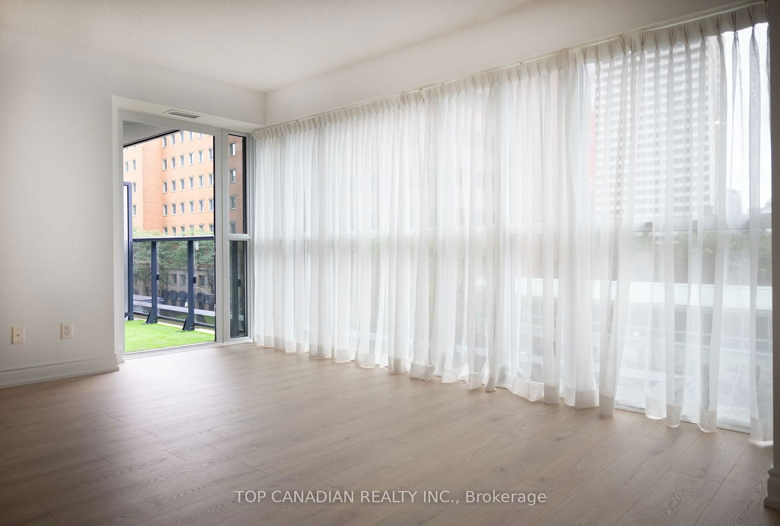 28 Ted Rogers Way, unit 402 for rent