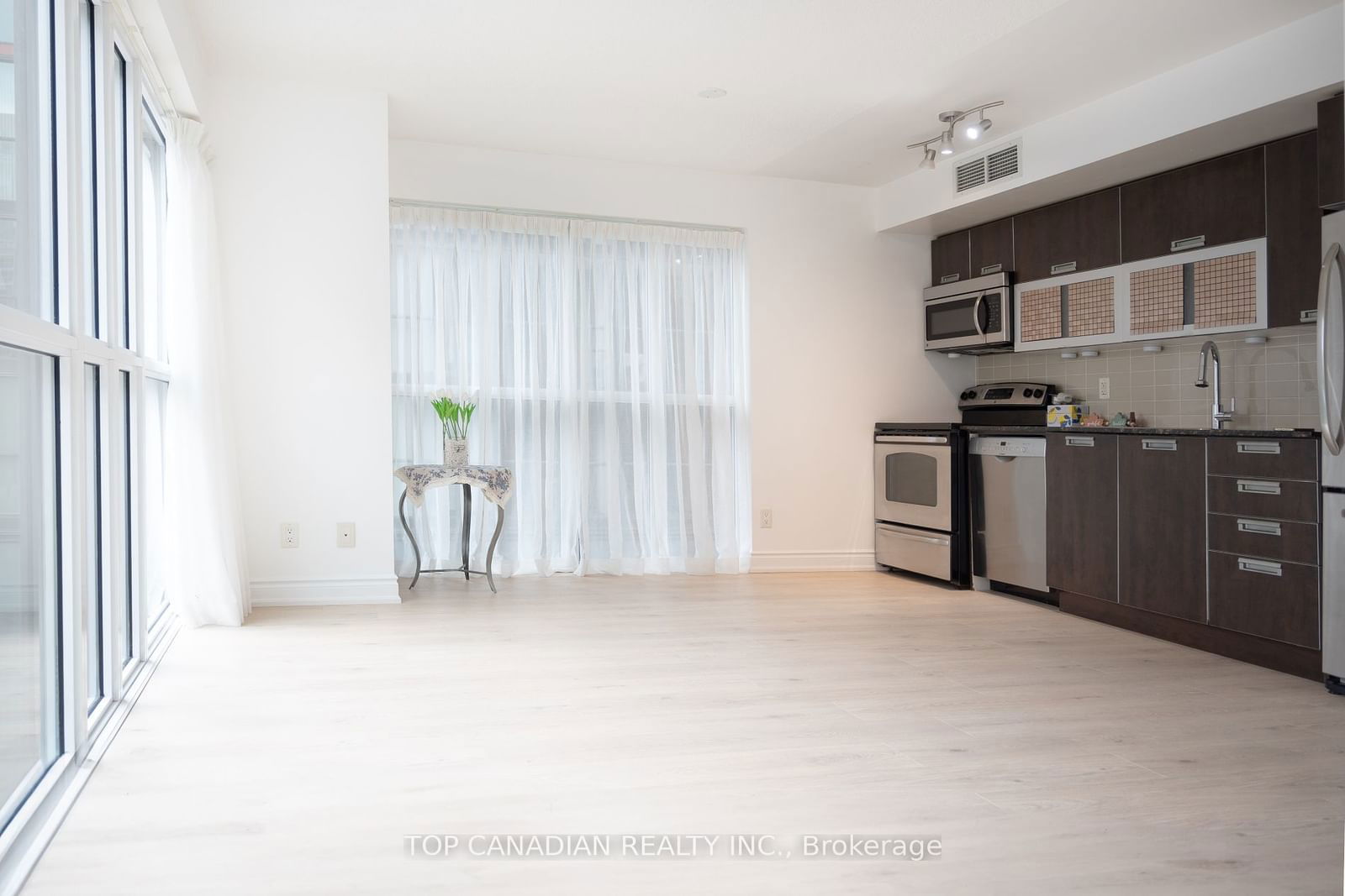 28 Ted Rogers Way, unit 402 for rent