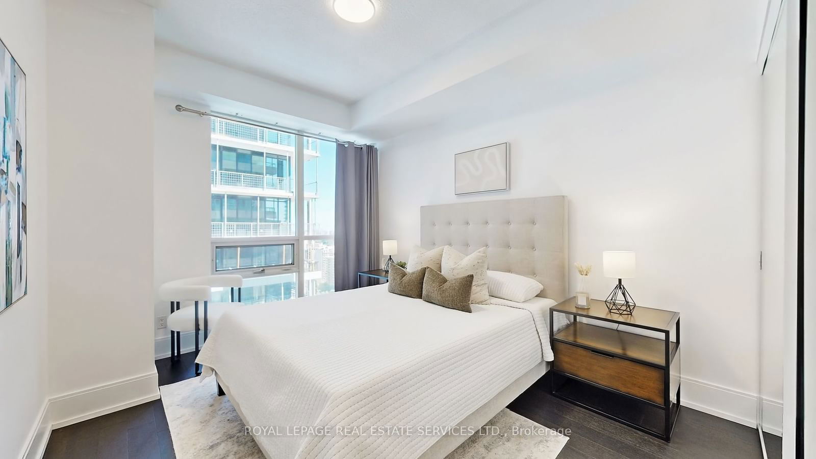 25 Broadway Ave, unit 1806 for sale