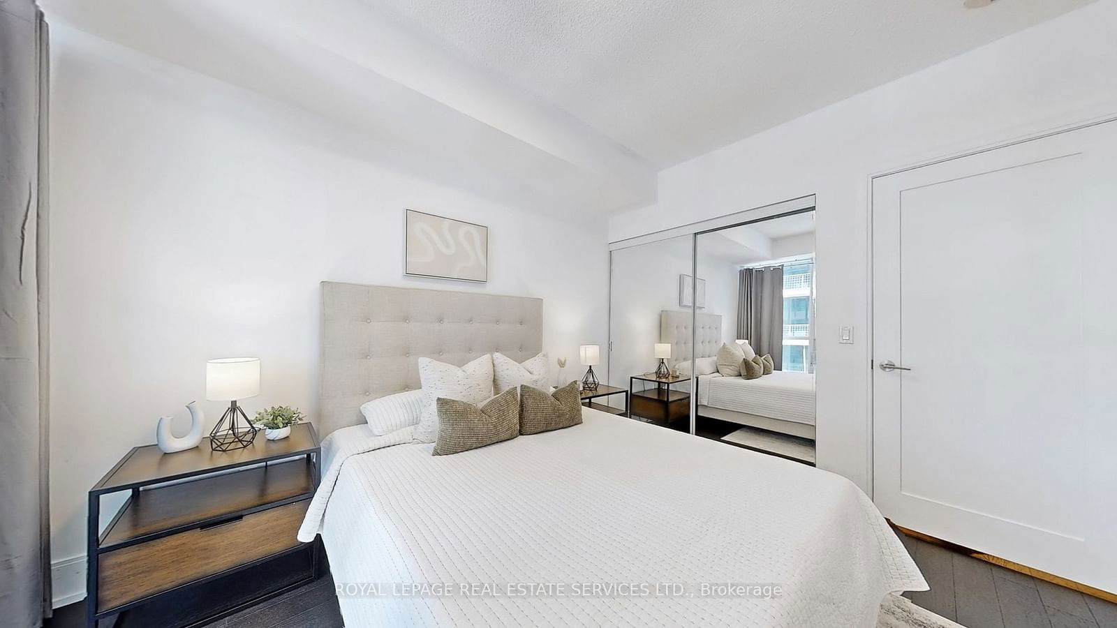 25 Broadway Ave, unit 1806 for sale