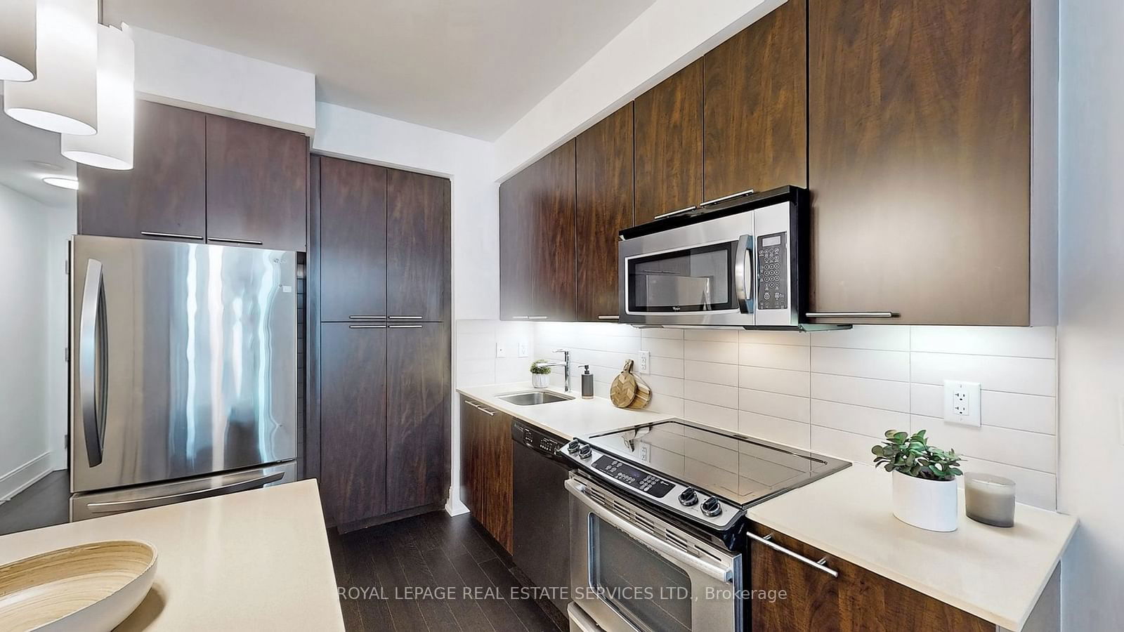 25 Broadway Ave, unit 1806 for sale