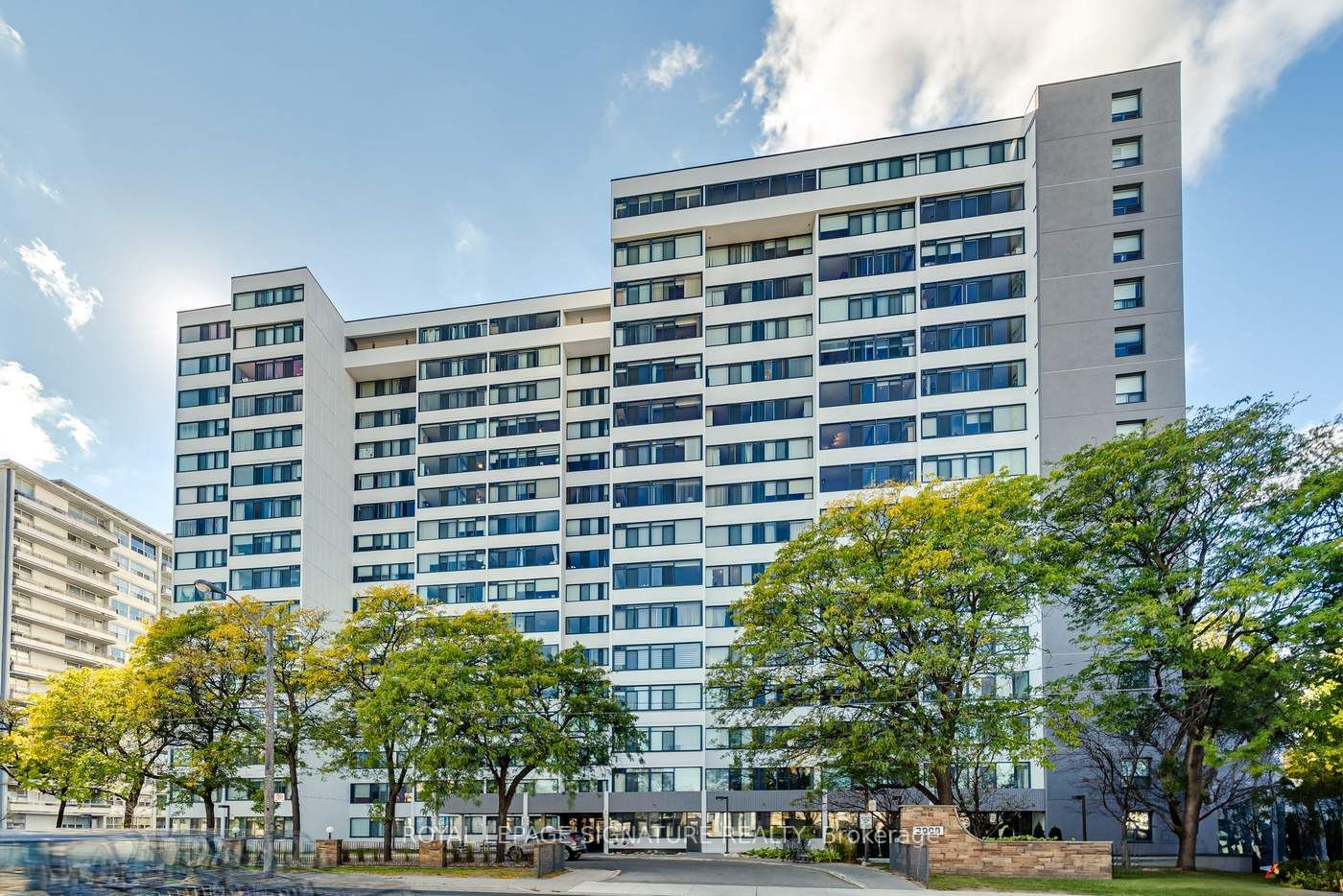 3000 Bathurst St, unit 1111 for sale