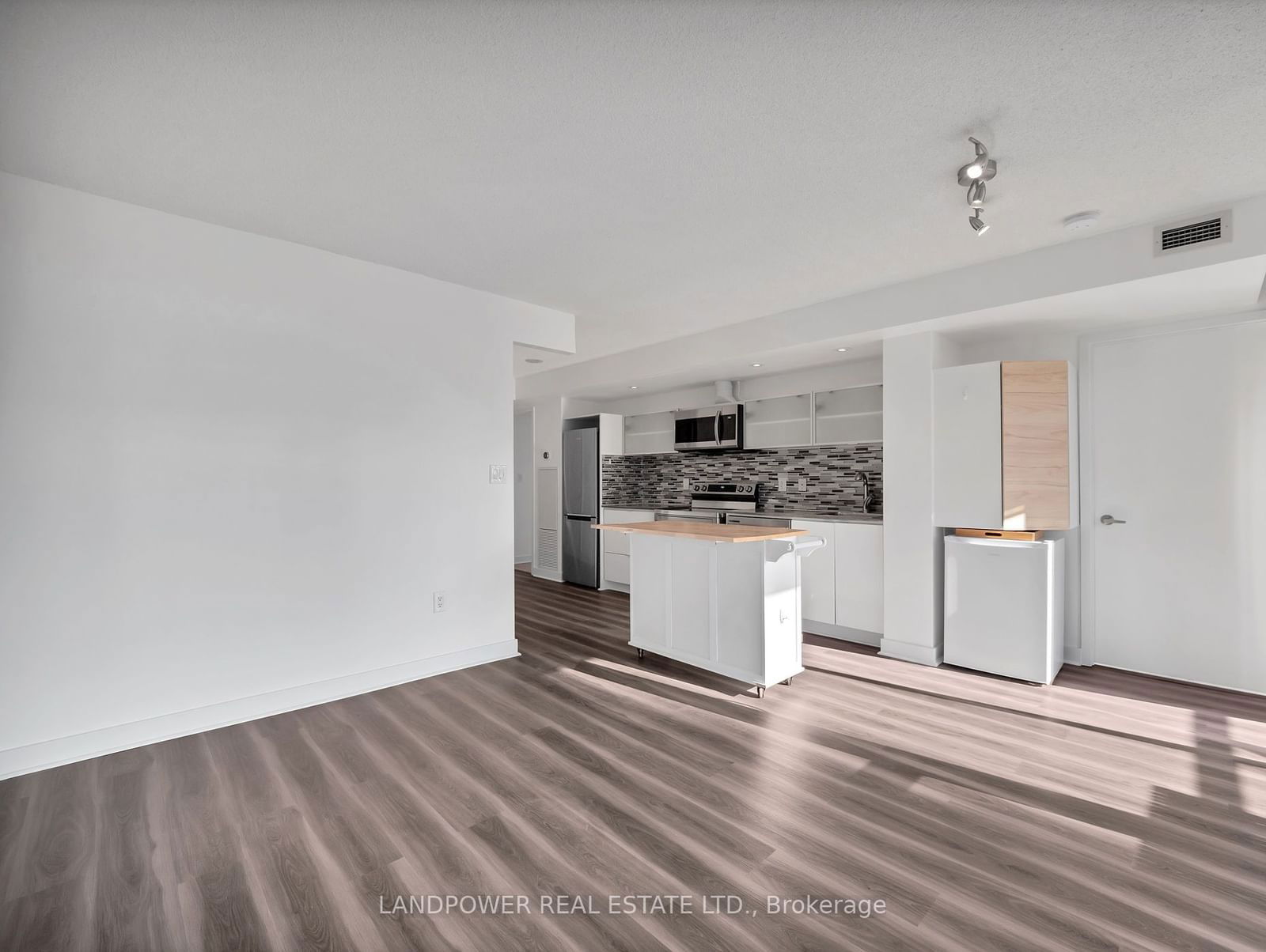 4 K Spadina Ave, unit 720 for rent