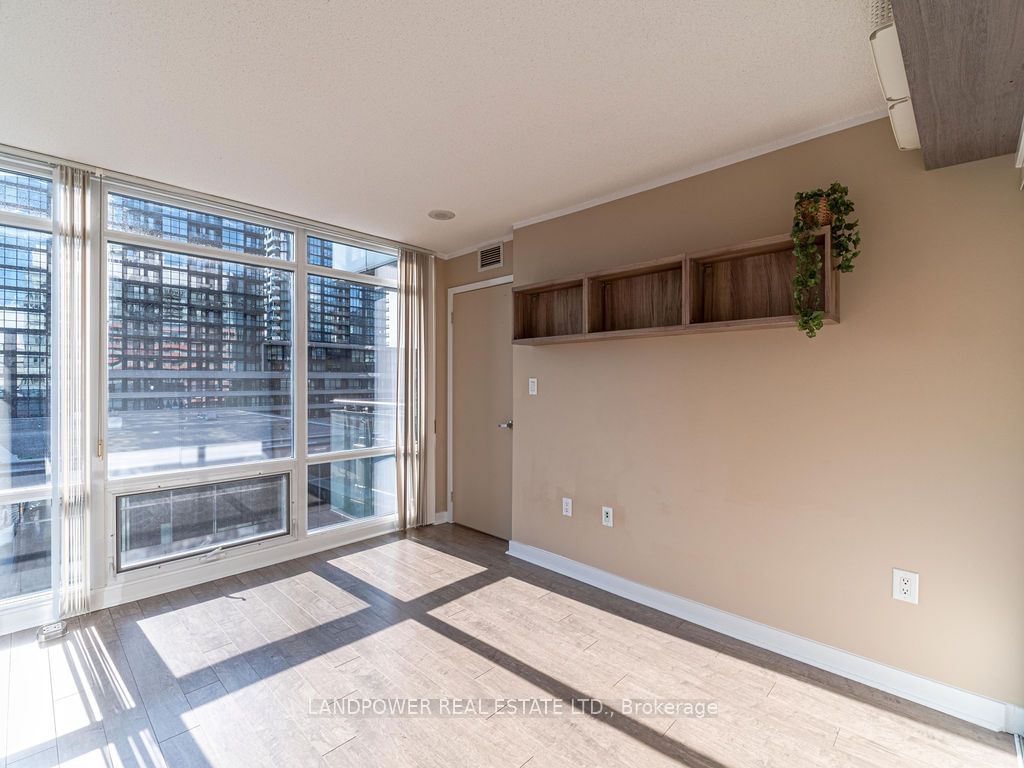 4 K Spadina Ave, unit 720 for rent