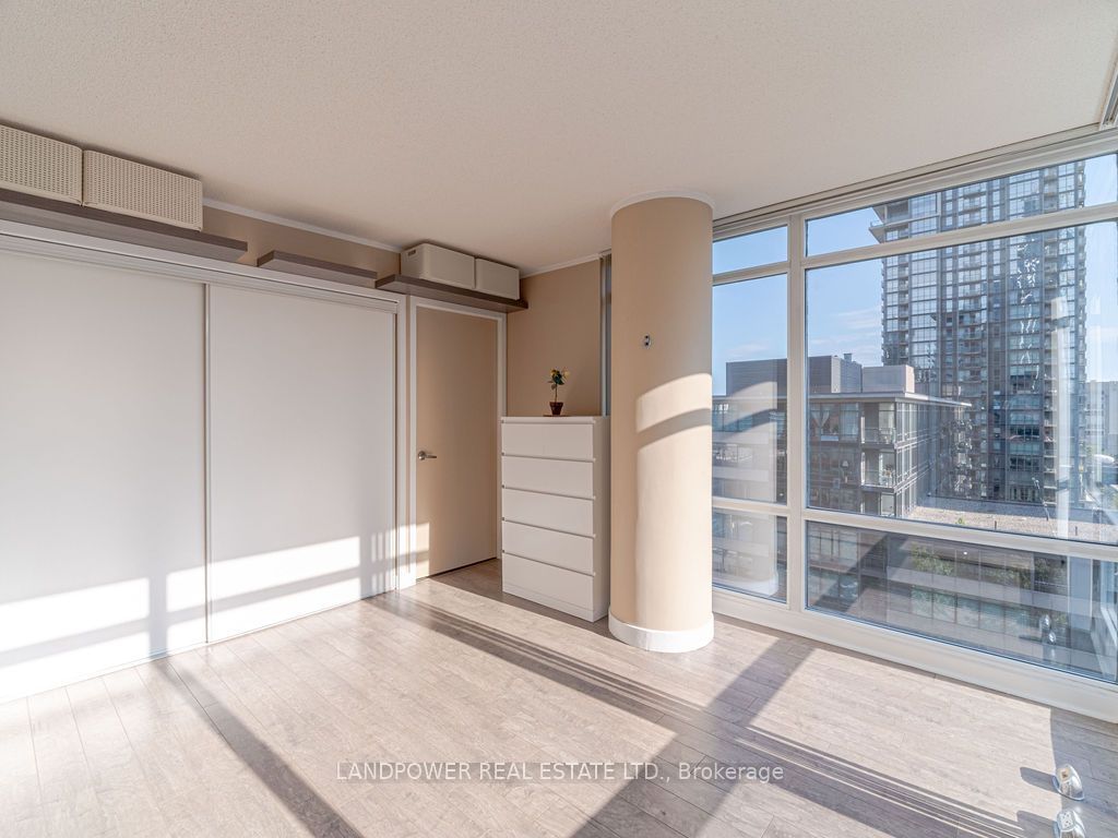 4K Spadina Ave, unit 720 for rent