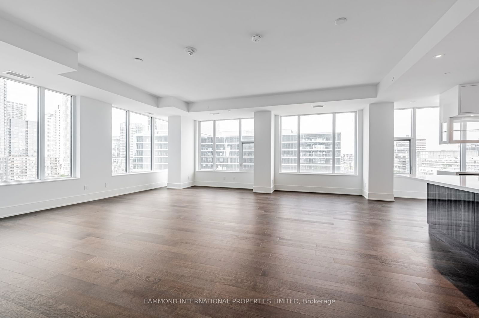 455 Wellington St W, unit 708 for sale