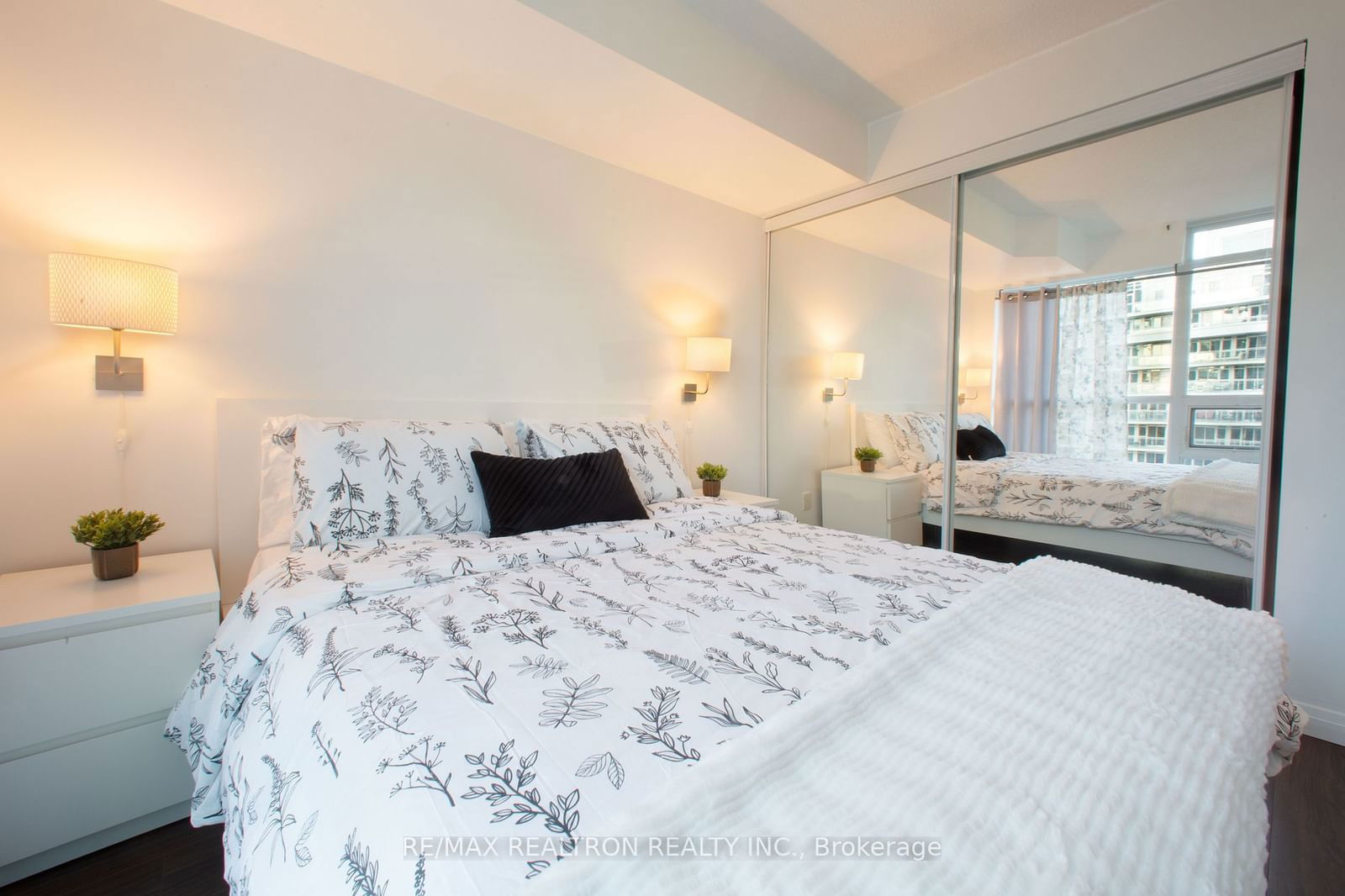 209 Fort York Blvd, unit 1265 for sale