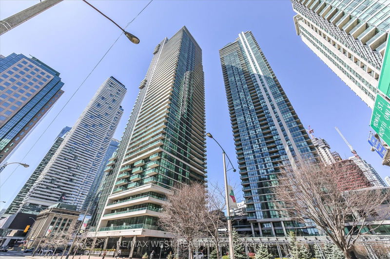 33 Bay St, unit 1504 for sale