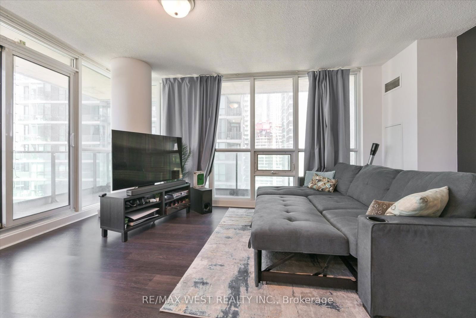 33 Bay St, unit 1504 for sale