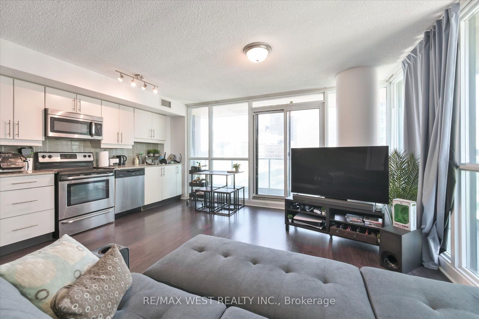 33 Bay St, unit 1504 for sale