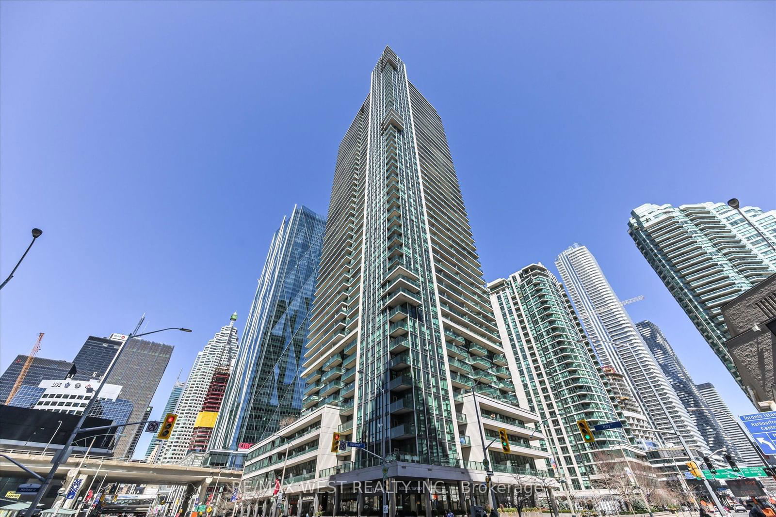 33 Bay St, unit 1504 for sale