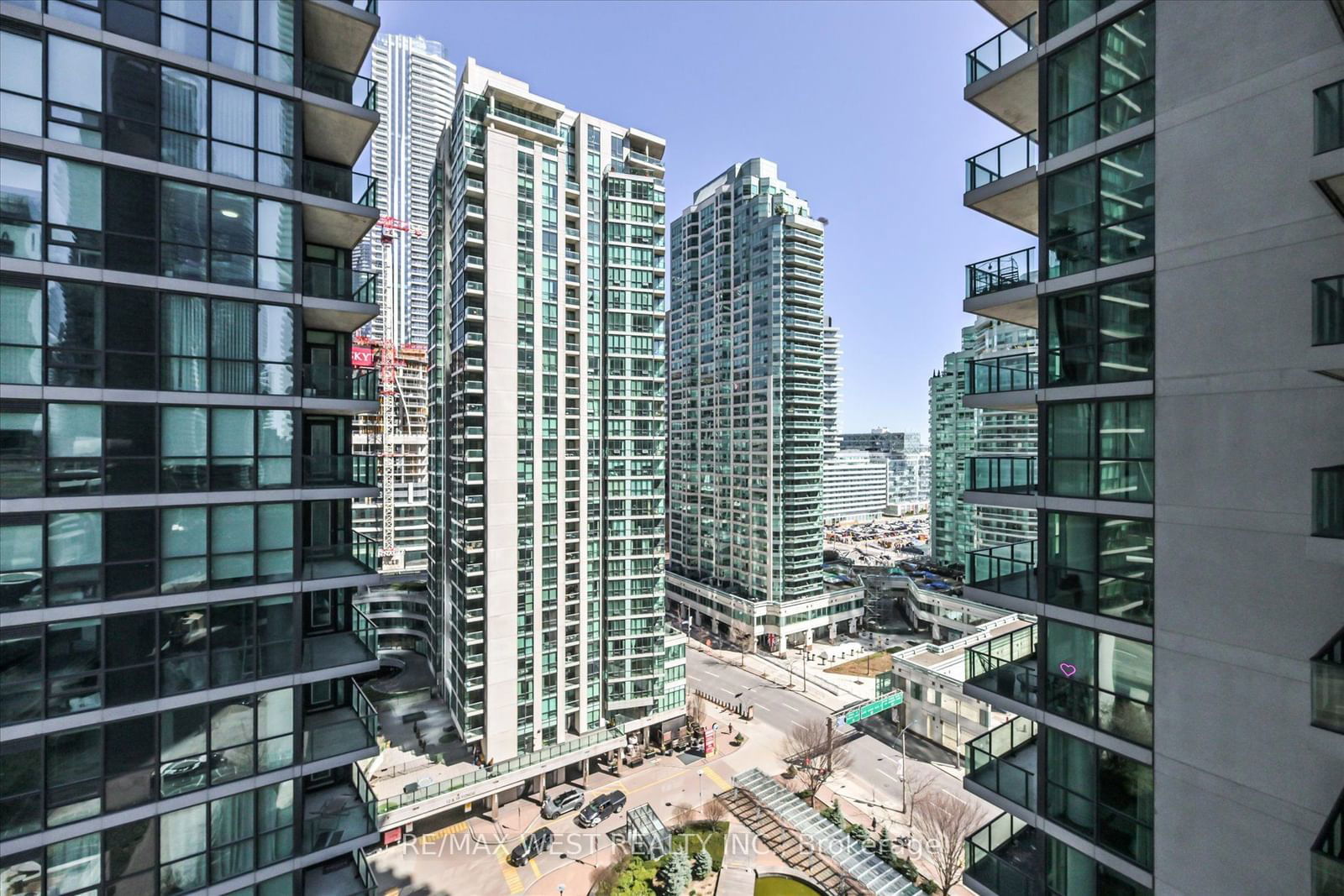 33 Bay St, unit 1504 for sale