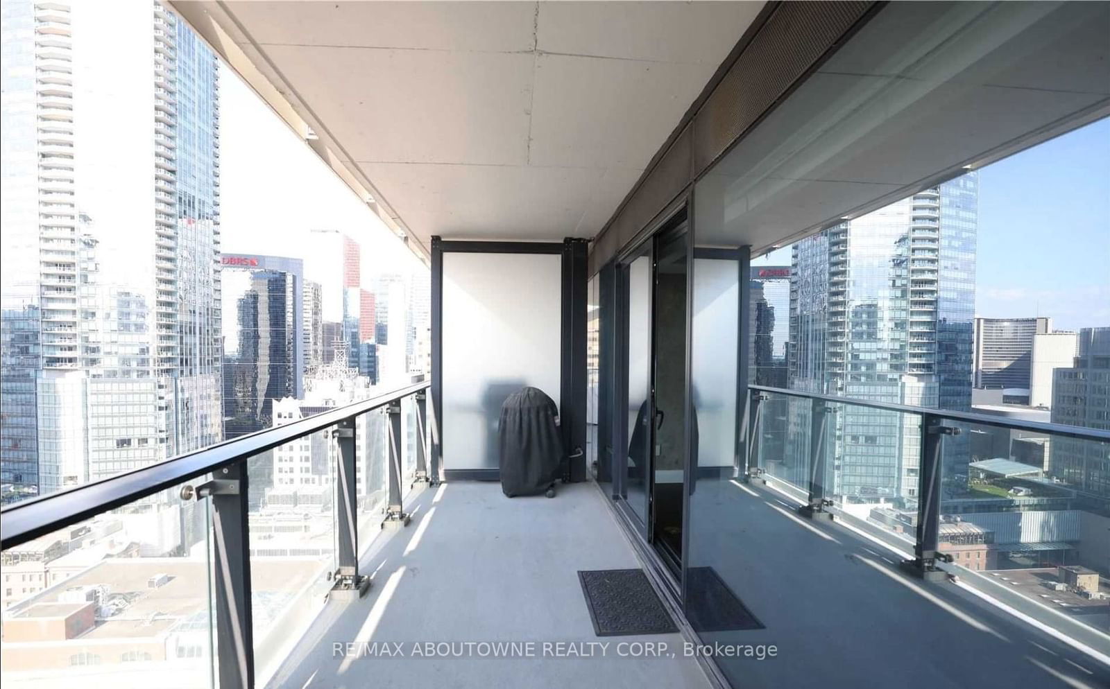 224 King St, unit 1802 for rent