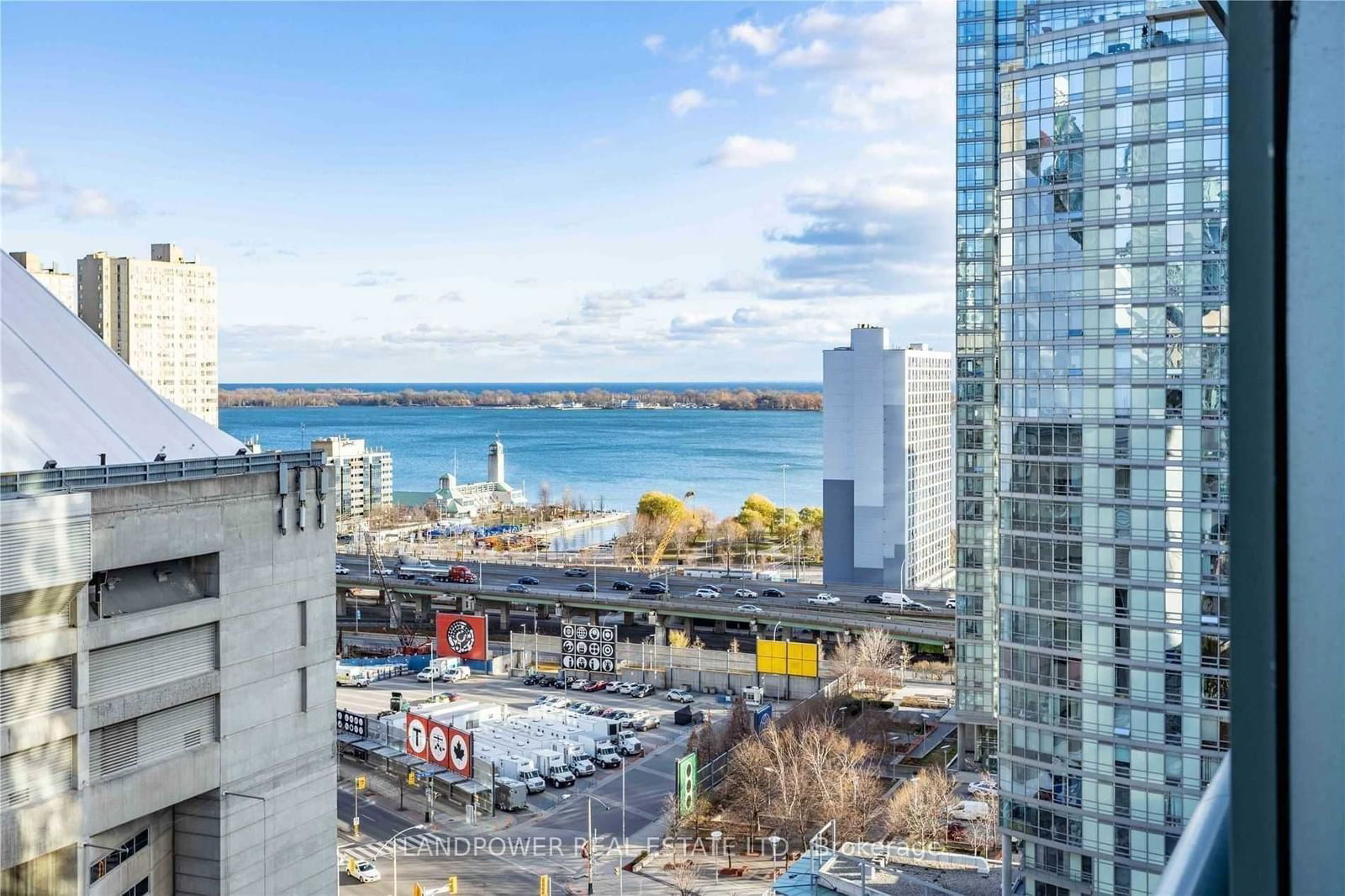 81 Navy Wharf Crt E, unit 1901 for rent