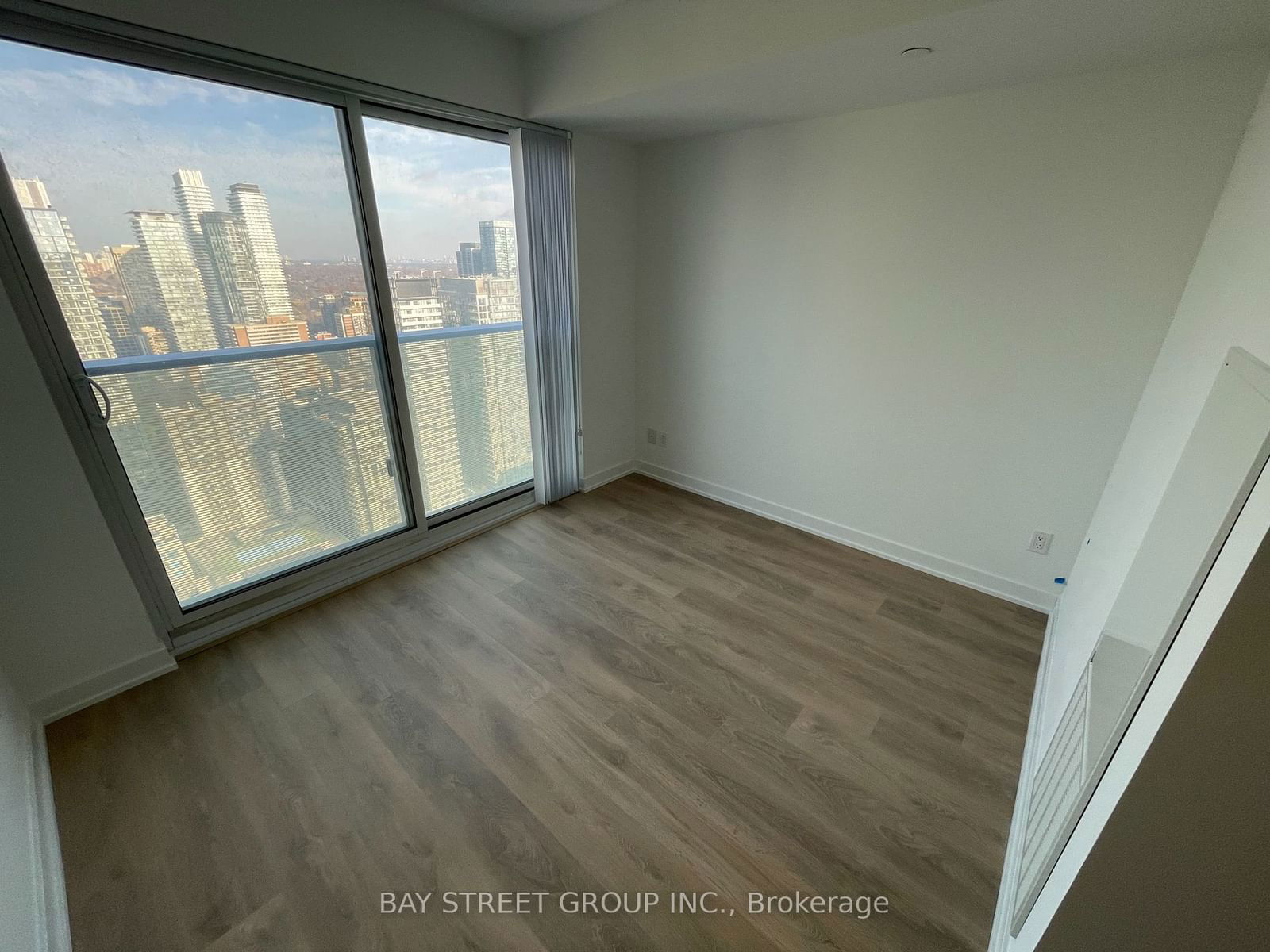 501 Yonge St, unit 4104 for rent