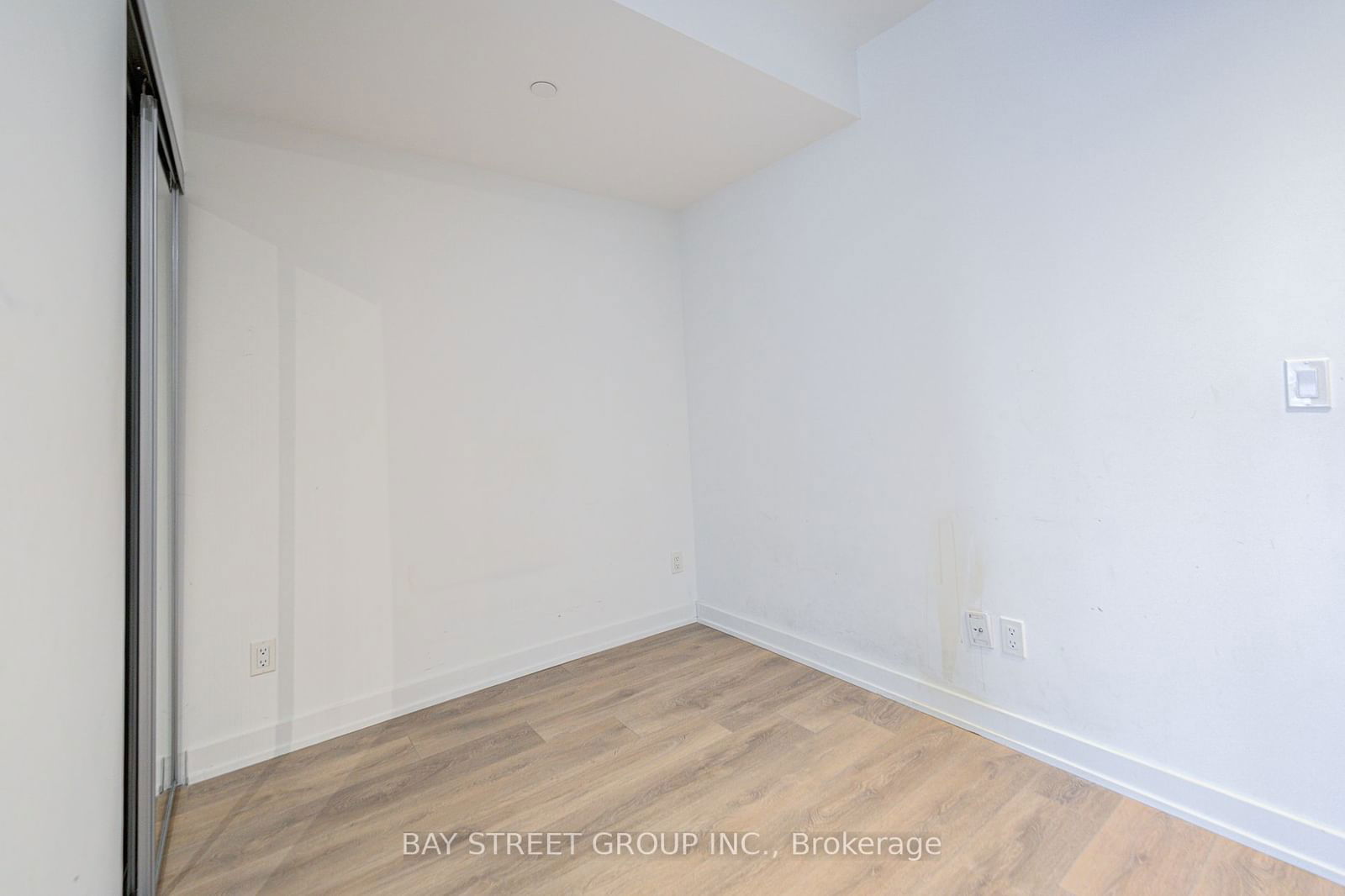 501 Yonge St, unit 4104 for rent