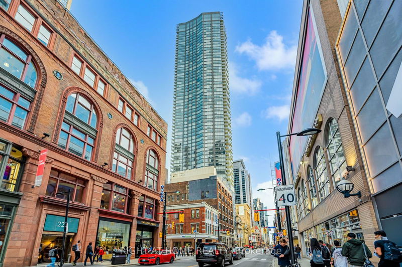 197 Yonge St, unit 1204 for rent