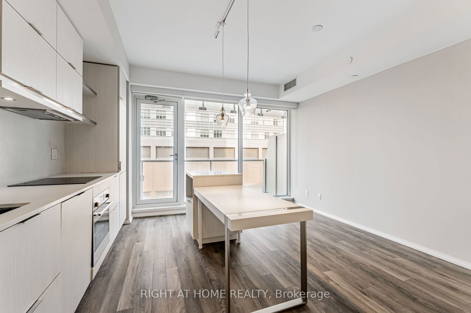 197 Yonge St, unit 1204 for rent