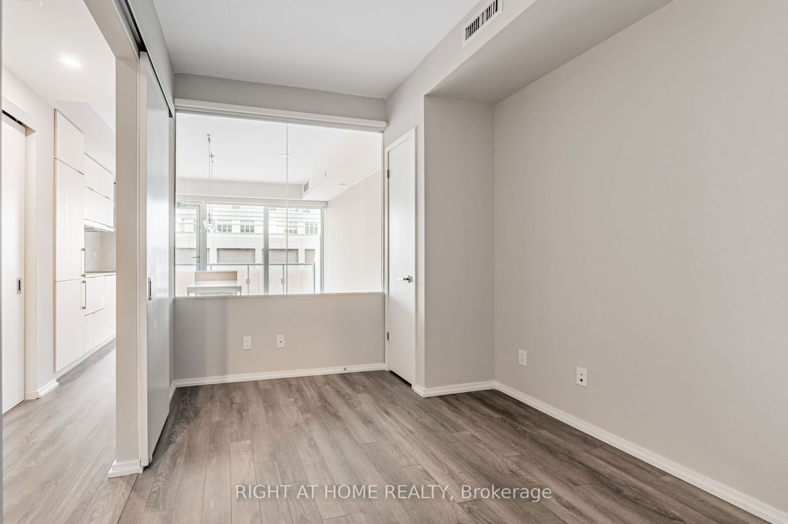 197 Yonge St, unit 1204 for rent