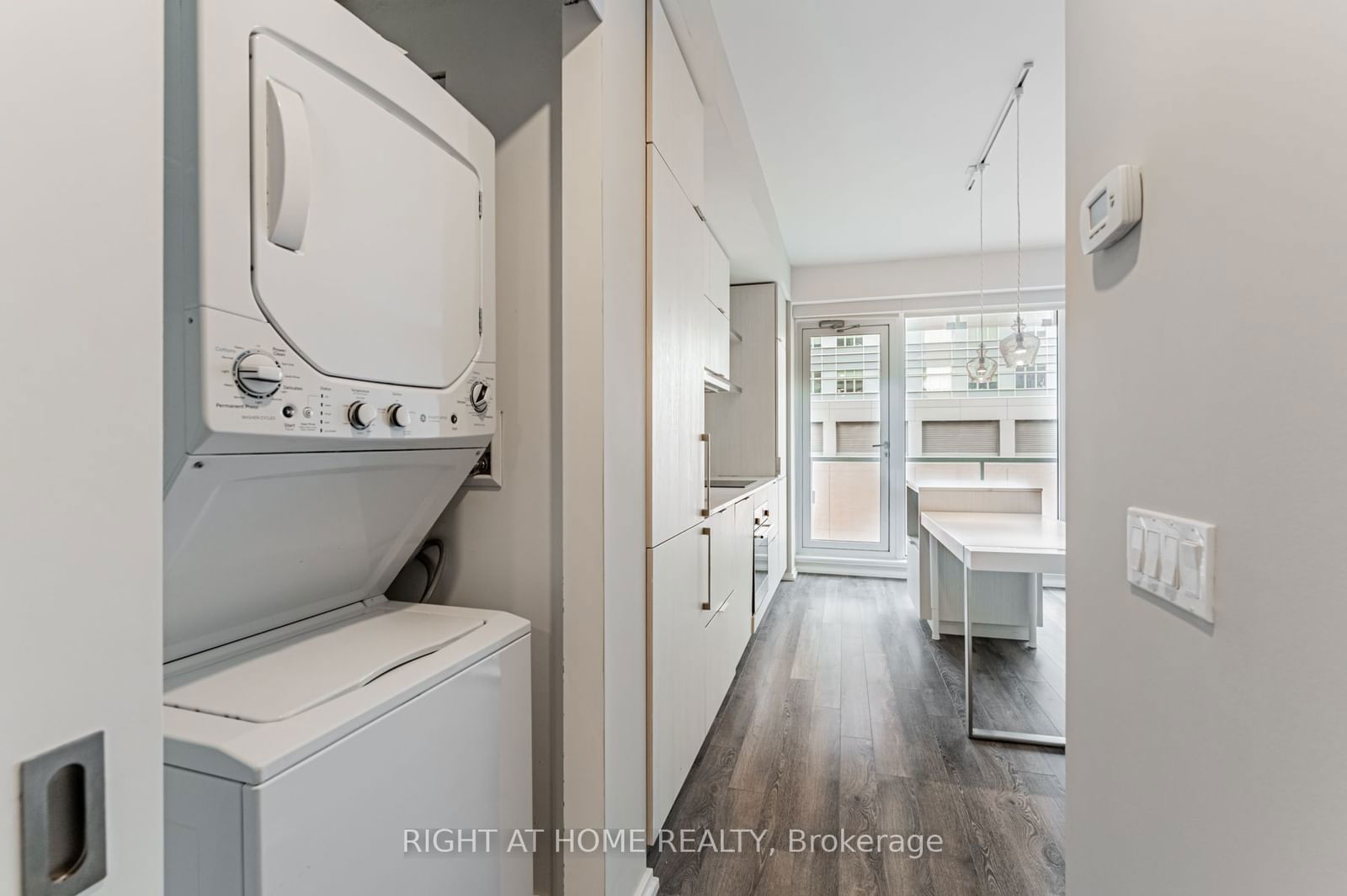 197 Yonge St, unit 1204 for rent