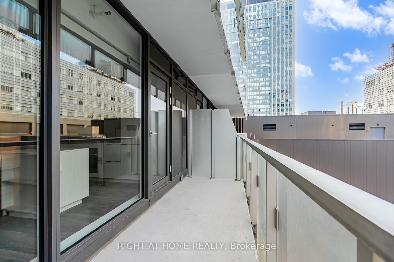 197 Yonge St, unit 1204 for rent