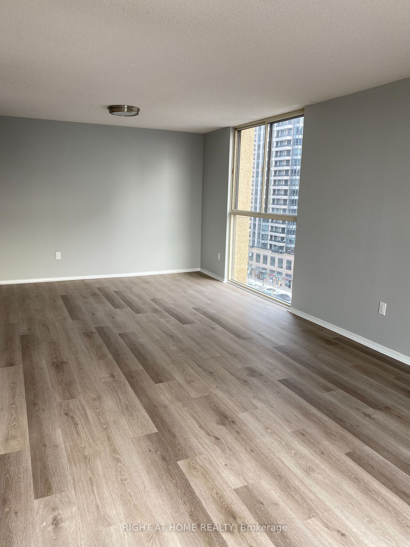 5460 YONGE St, unit 811 for rent