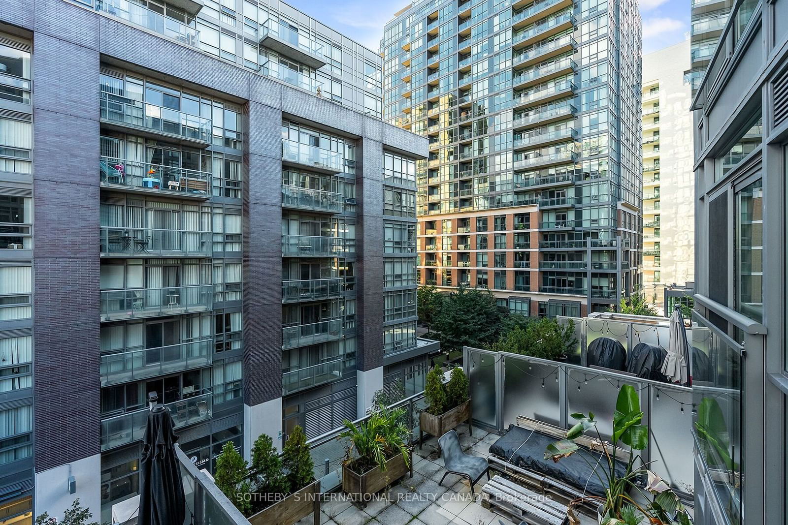 1169 Queen St W, unit 419 for sale