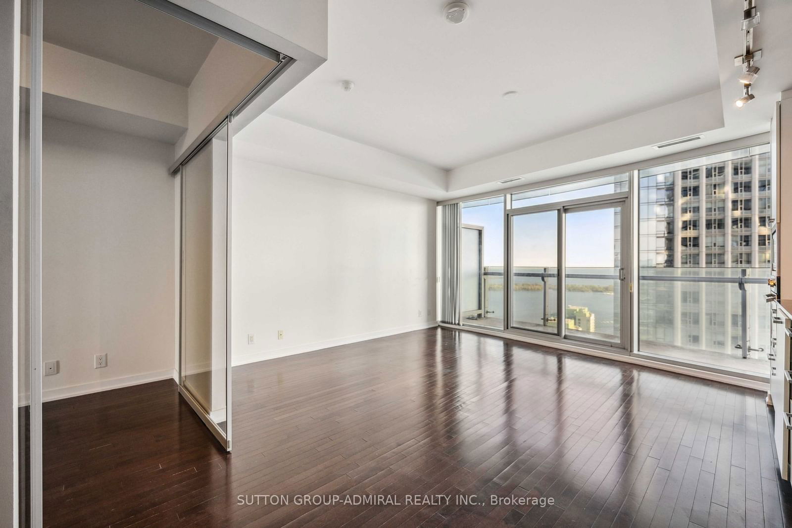 14 York St, unit 4704 for sale