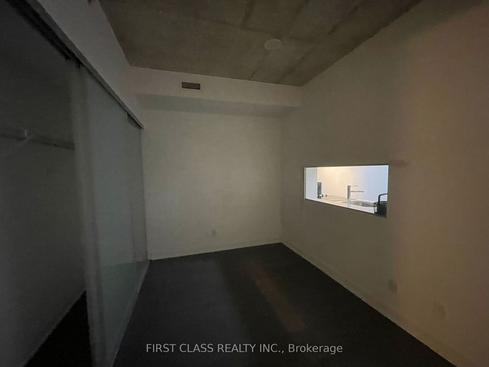 560 King St W, unit 212 for rent