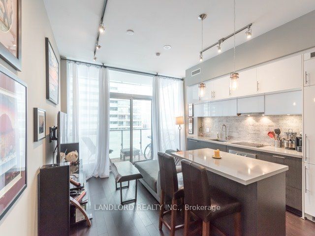 8 Mercer St, unit 1812 for rent