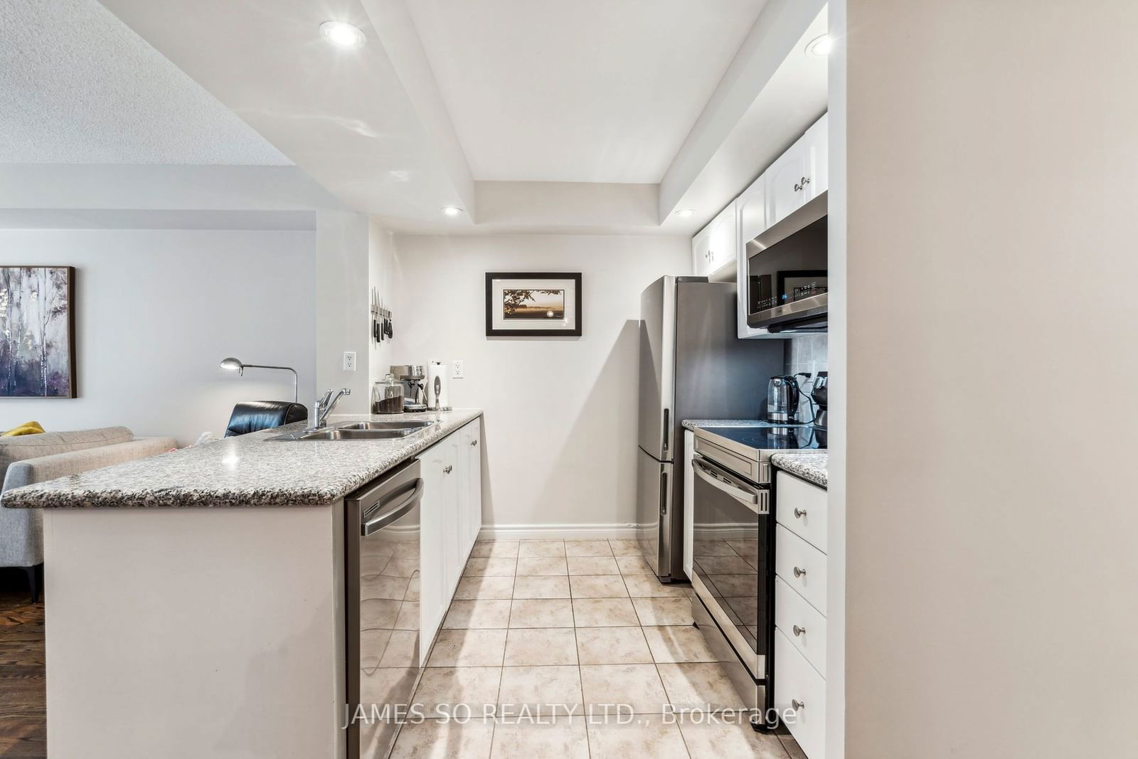 270 Wellington St W, unit 511 for sale