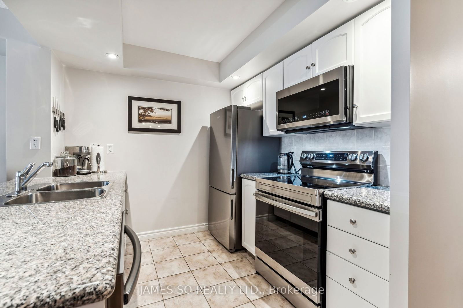 270 Wellington St W, unit 511 for sale