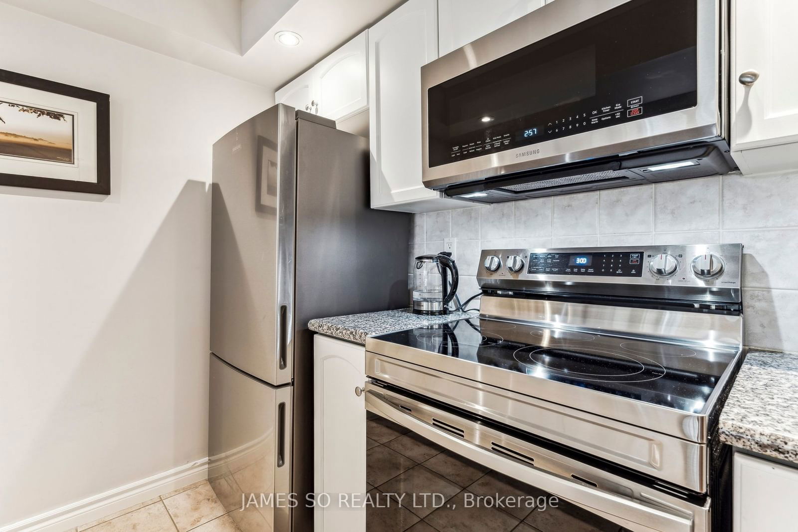 270 Wellington St W, unit 511 for sale