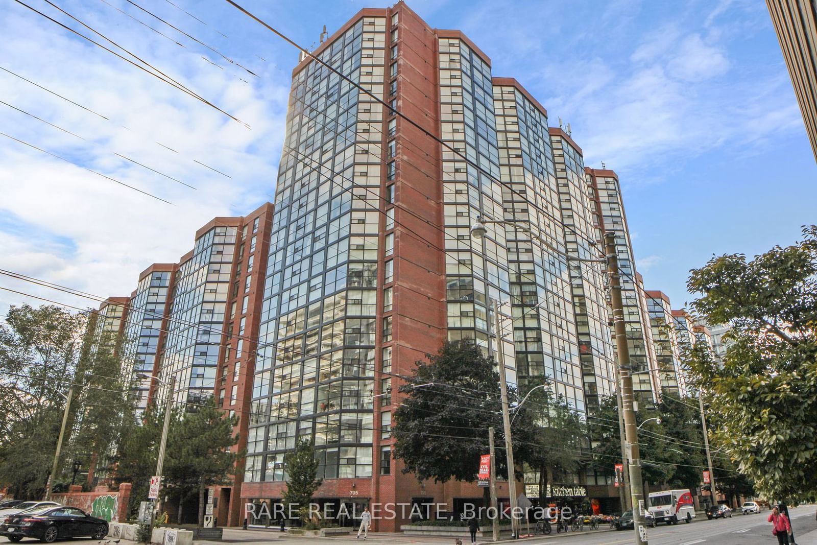 705 King St W, unit 402 for sale