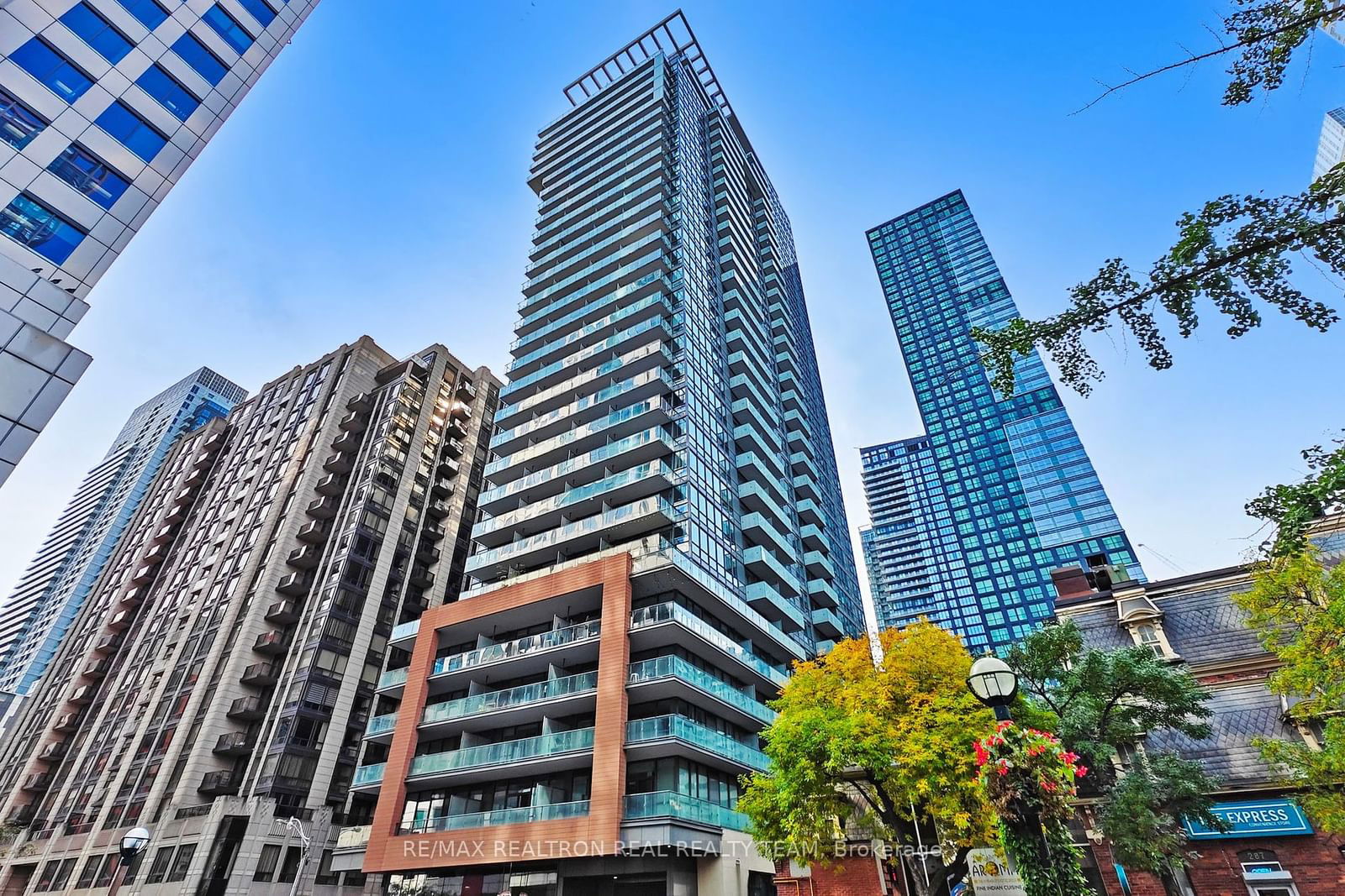 8 Mercer St, unit 1702 for rent