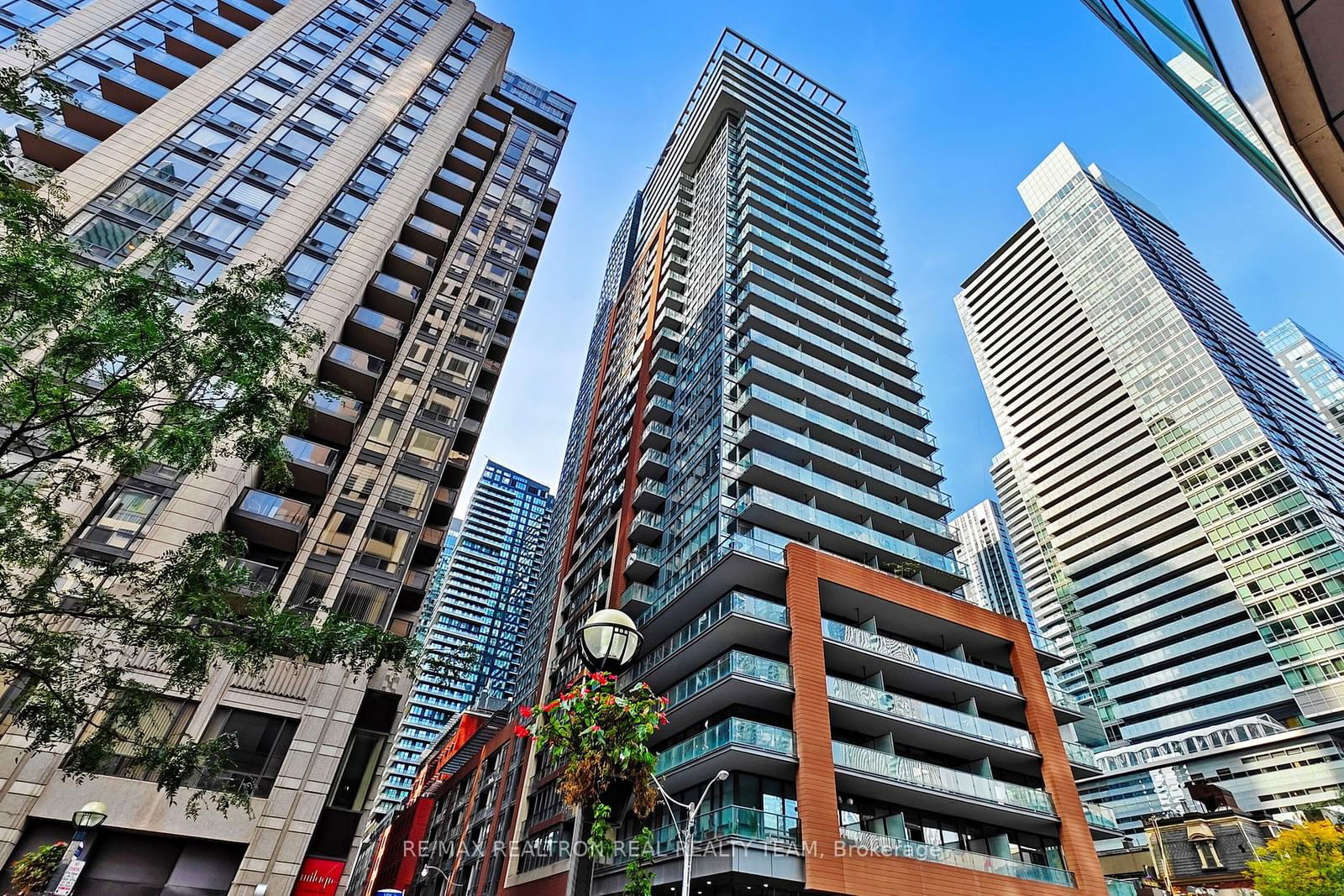 8 Mercer St, unit 1702 for rent