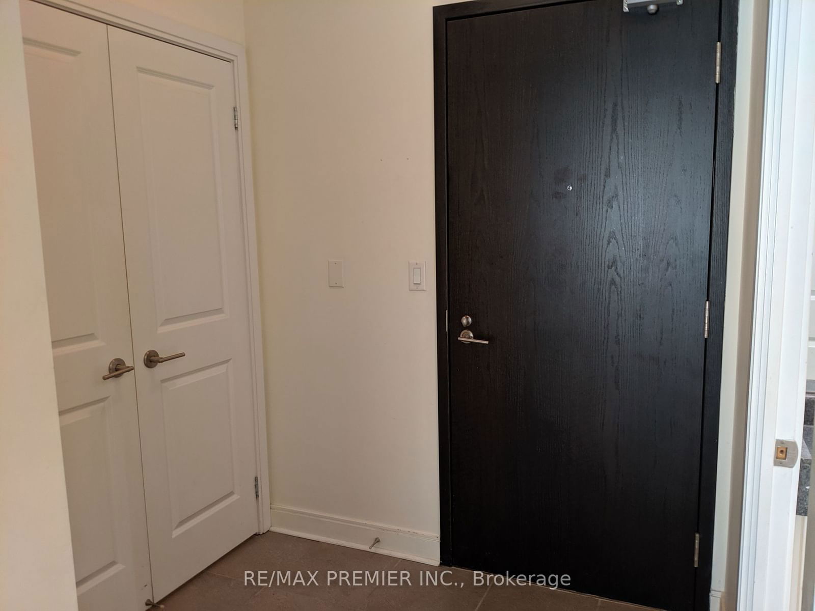 18 Yorkville Ave, unit 409 for rent