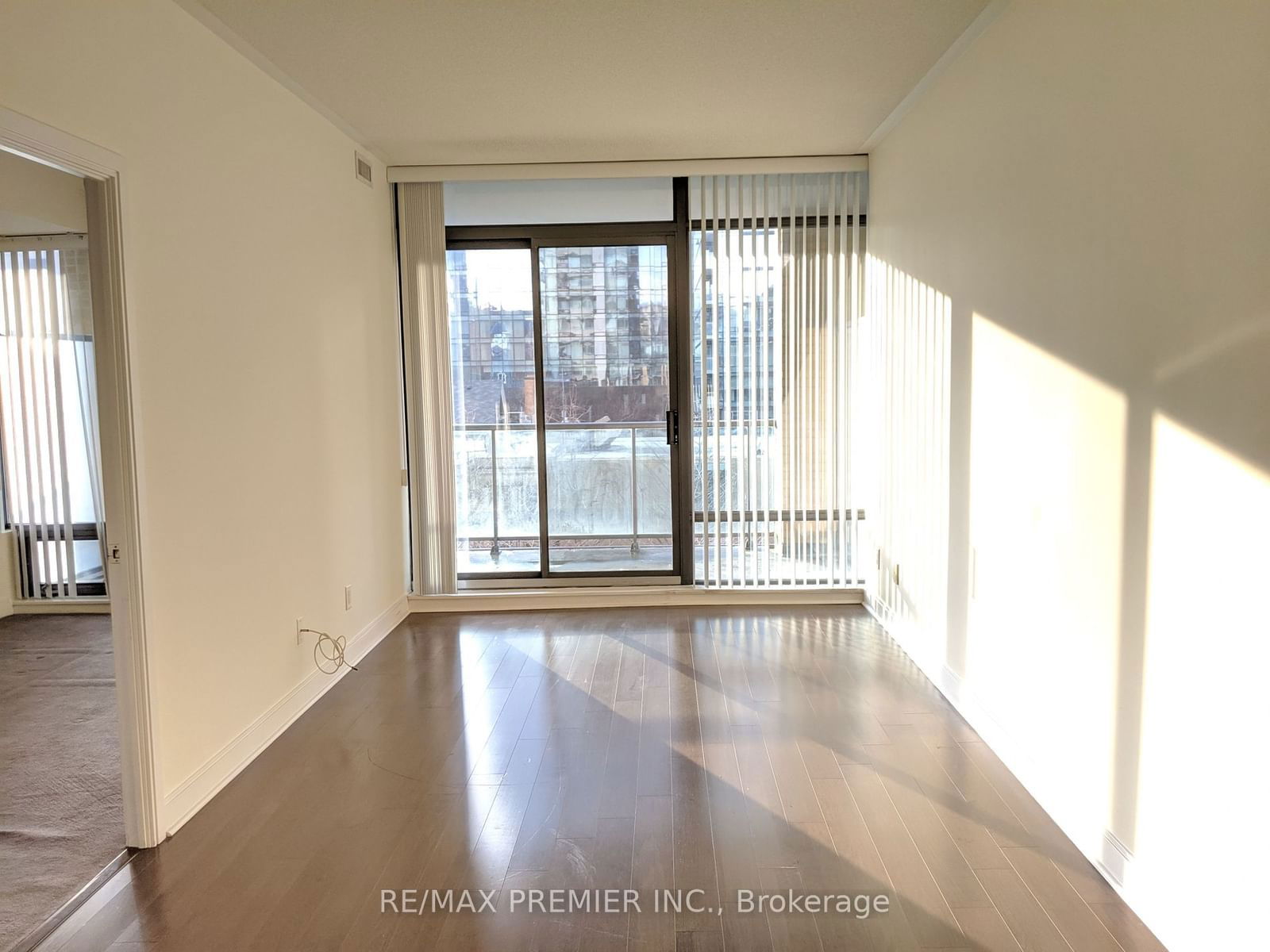 18 Yorkville Ave, unit 409 for rent