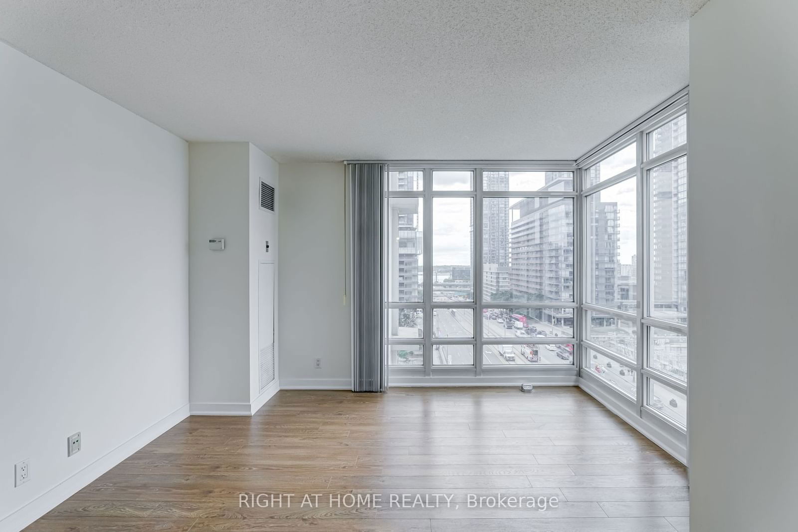 397 Front St W, unit 1103 for rent