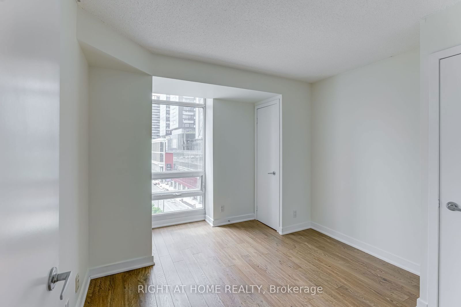 397 Front St W, unit 1103 for rent