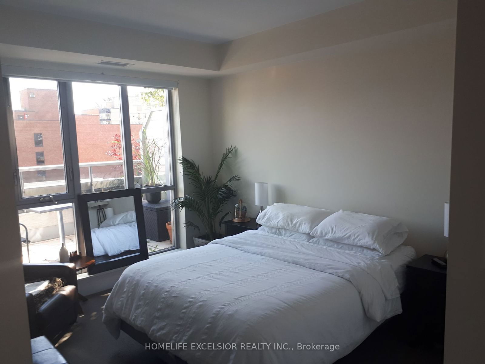 55 Front St E, unit 816 for rent