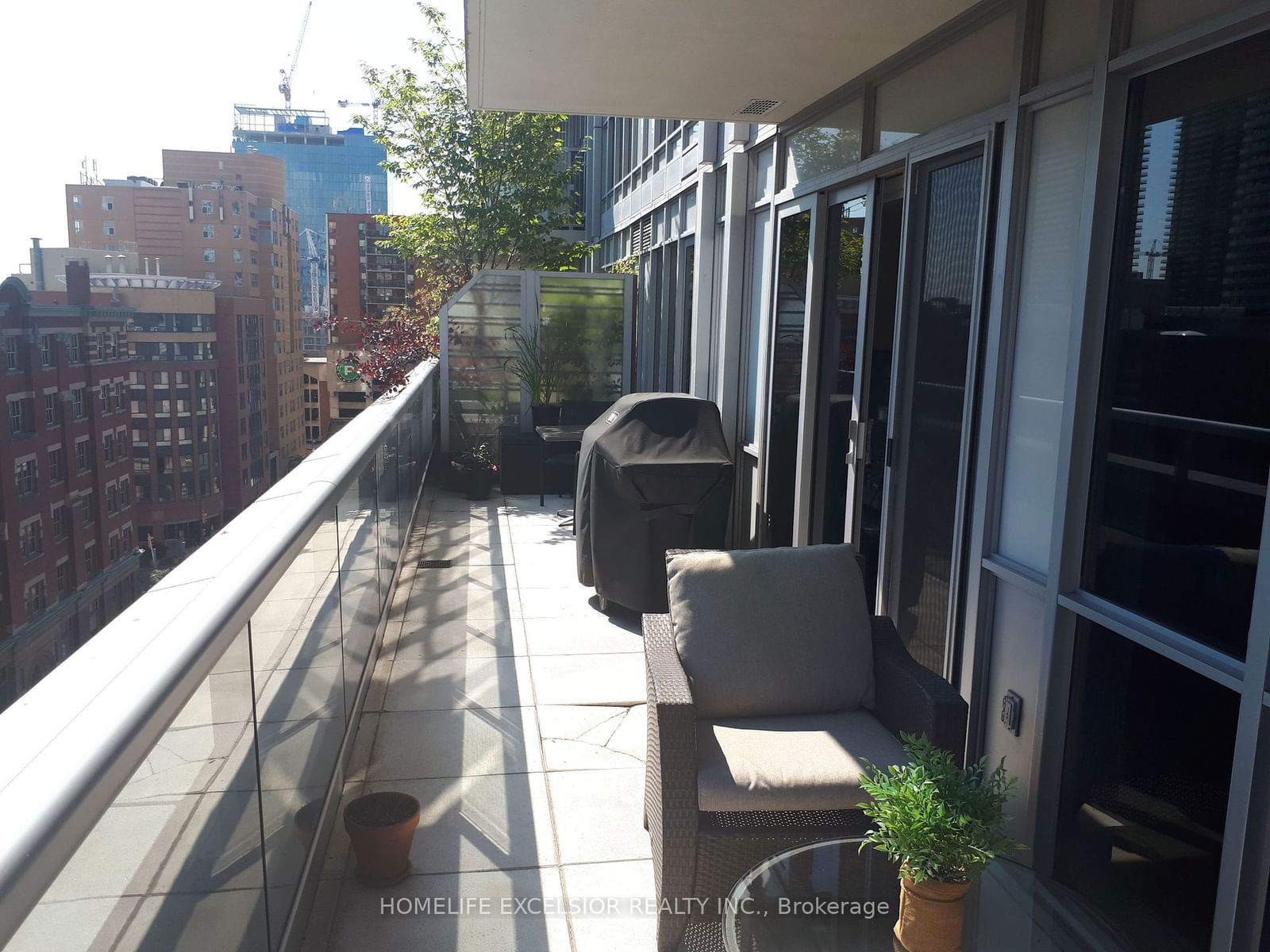 55 Front St E, unit 816 for rent