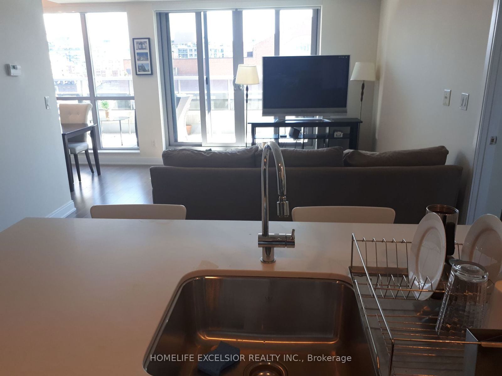 55 Front St E, unit 816 for rent