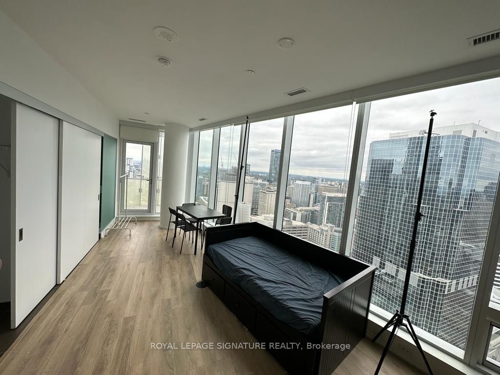 197 Yonge St, unit 3712 for rent