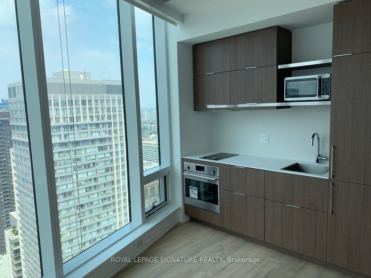 197 Yonge St, unit 3712 for rent