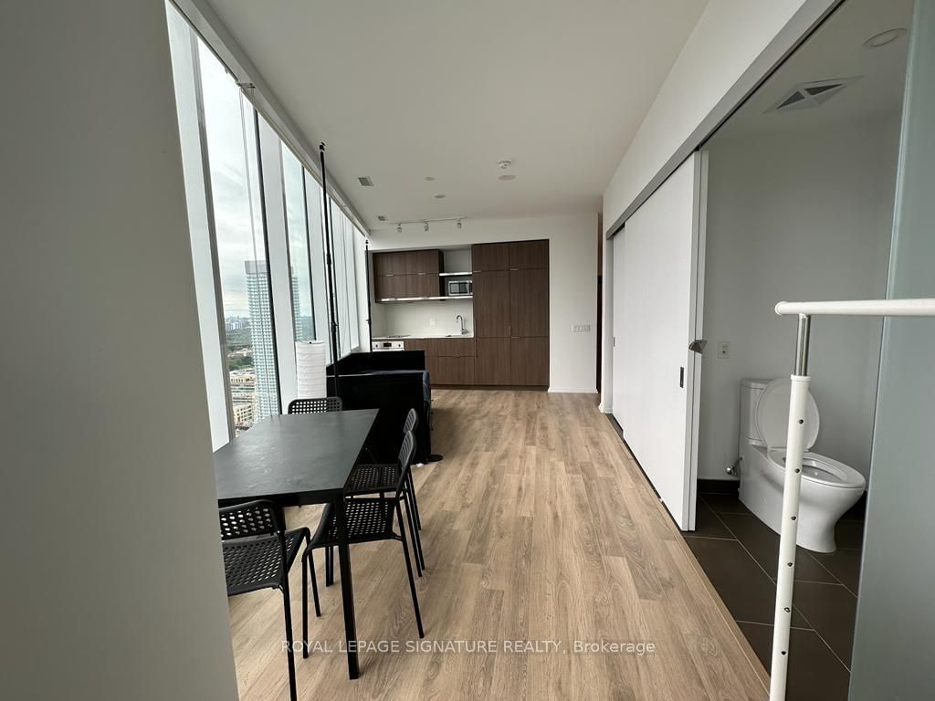 197 Yonge St, unit 3712 for rent