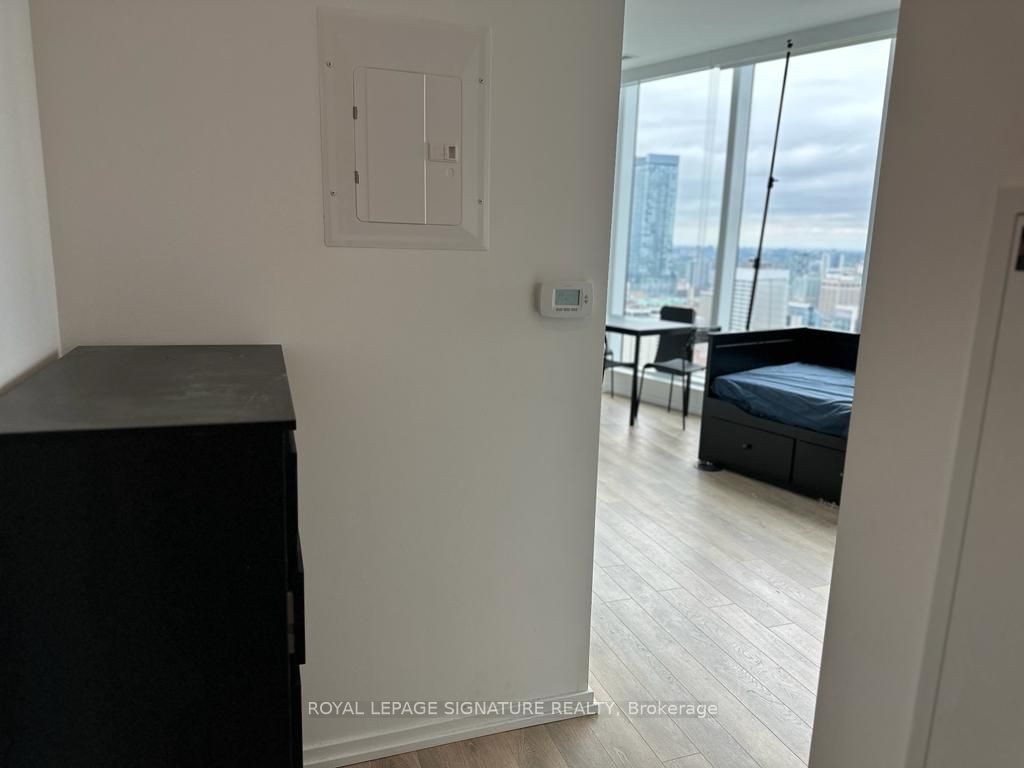 197 Yonge St, unit 3712 for rent