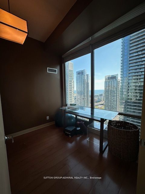 81 Navy Wharf Crt, unit 3803 for rent