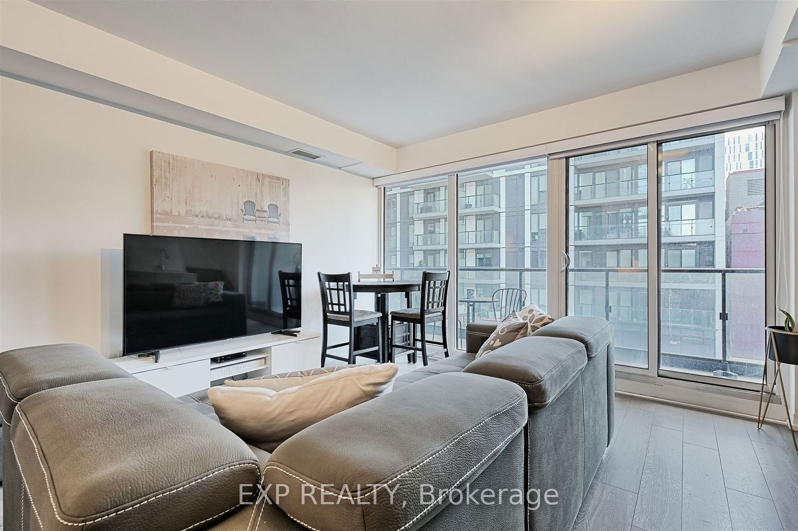 251 Jarvis St, unit 609 for sale