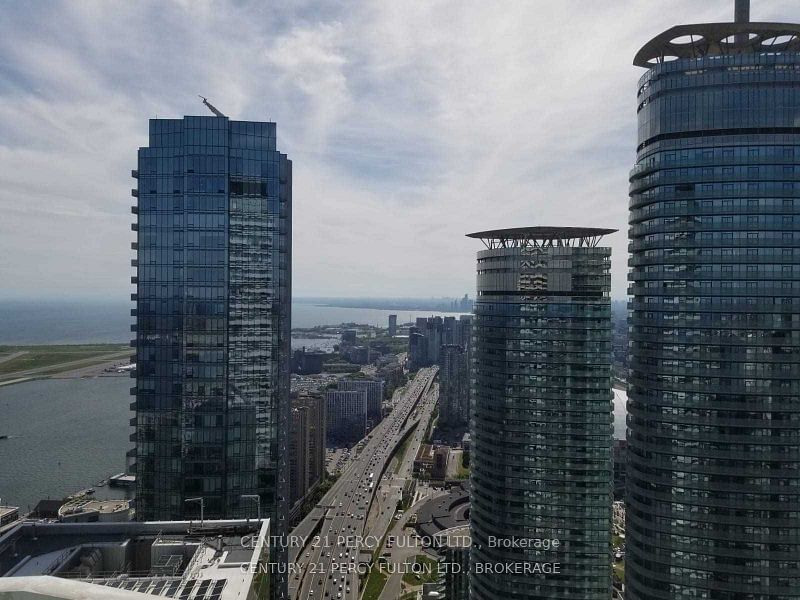 100 Harbour St, unit 6201 for rent